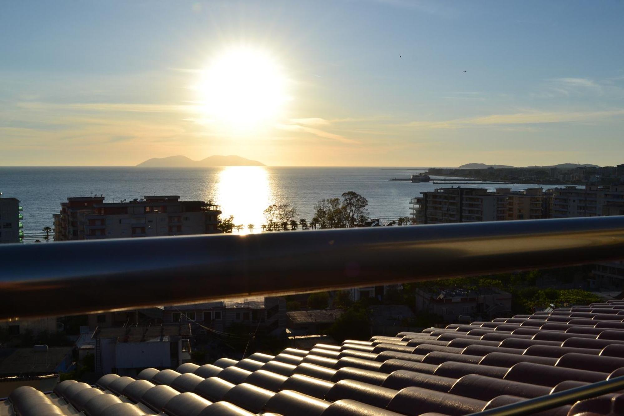 Appartamento Seaview Penthouse Terrace & Garage Vlorë Esterno foto