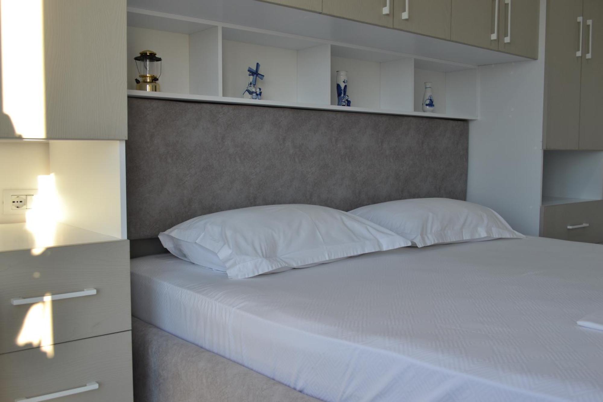 Appartamento Seaview Penthouse Terrace & Garage Vlorë Esterno foto