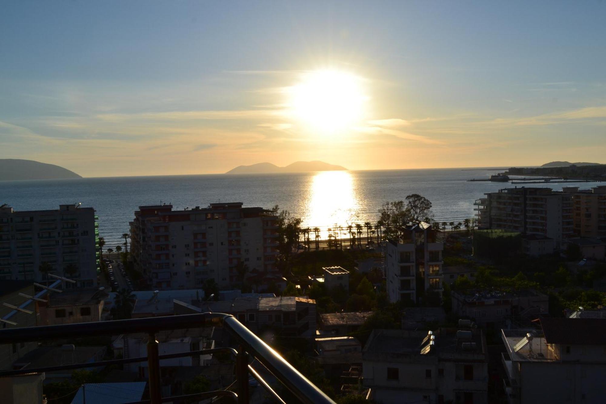 Appartamento Seaview Penthouse Terrace & Garage Vlorë Esterno foto