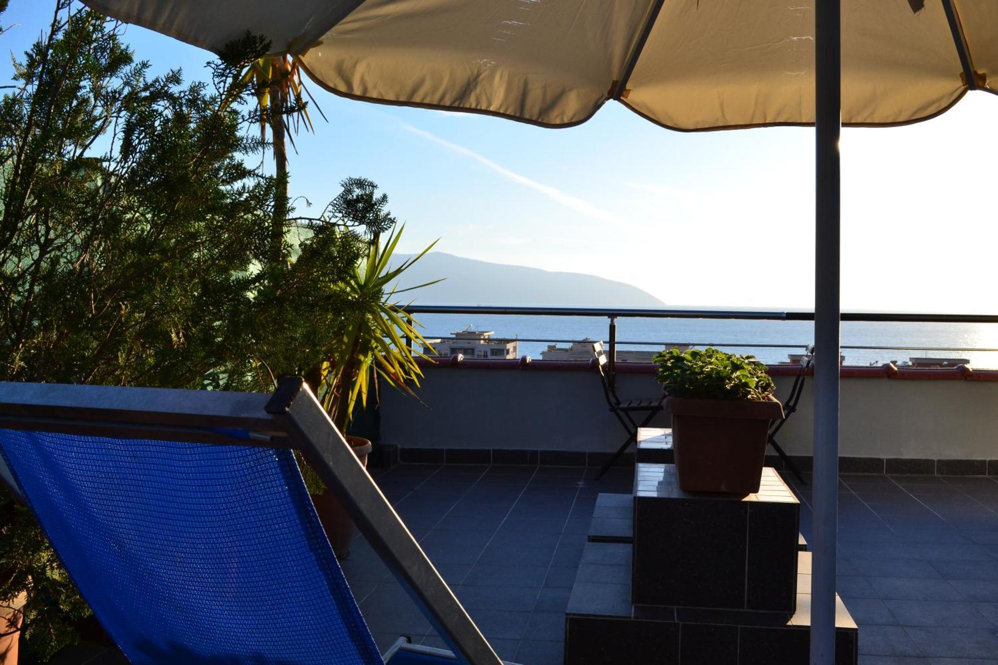 Appartamento Seaview Penthouse Terrace & Garage Vlorë Esterno foto